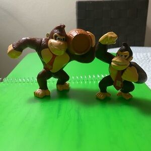 Vintage 2002 Nintendo Donkey Kong & Donkey Kong 2022 SuperMario Bro. Action Figs